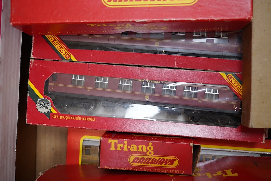 Nineteen boxed Tri-ang Railways, Tri-ang Hornby, etc. 00 gauge railway items, including six locomotives; a Flying Scotsman, two Britannia Class locomotives, a Princess Royal Class locomotive, a Class 3MT, and an LMS 0-6-